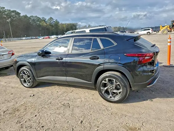 KL77LHEP1SC277555 2025 CHEVROLET TRAX - Image 2