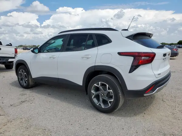 KL77LHEP1SC280245 2025 CHEVROLET TRAX - Image 2