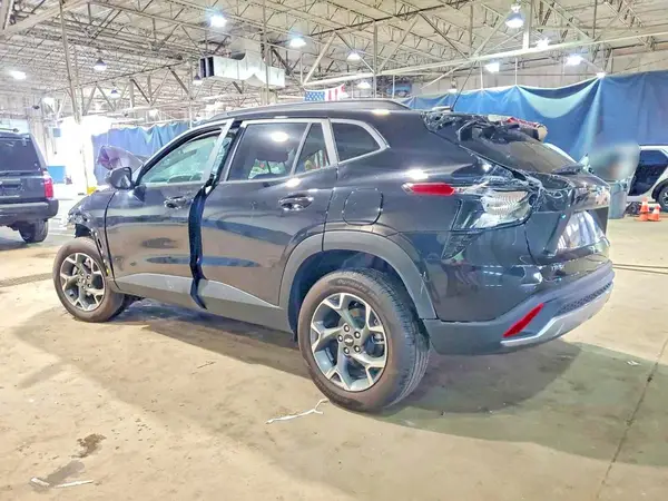 KL77LHEP1SC296459 2025 CHEVROLET TRAX - Image 2