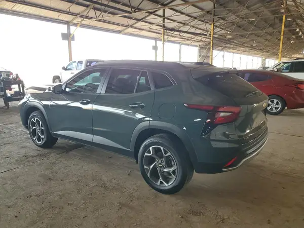 KL77LHEP1SC300476 2025 CHEVROLET TRAX - Image 2