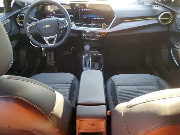 KL77LHEP1SC308366 2025 CHEVROLET TRAX - Image 8