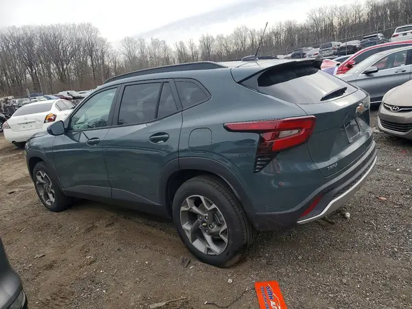 KL77LHEP1SC309856 2025 CHEVROLET TRAX - Image 2