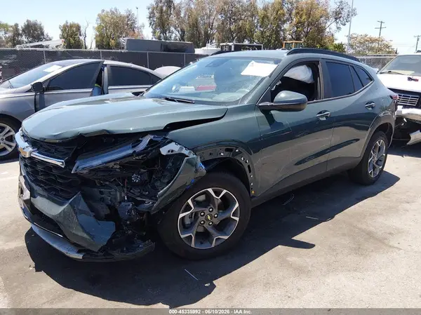 KL77LHEP1SC314345 2025 CHEVROLET TRAX - Image 2