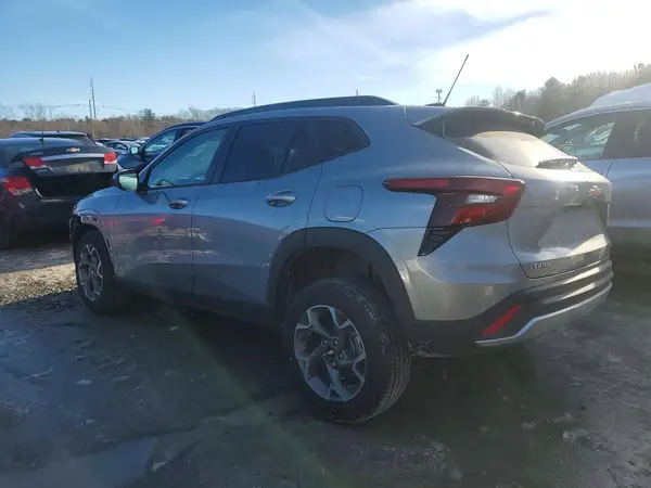 KL77LHEP1SC314927 2025 CHEVROLET TRAX - Image 2