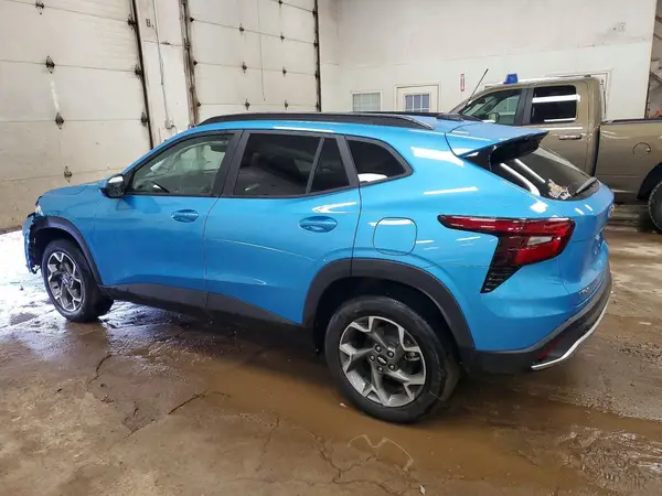 KL77LHEP1SC316189 2025 CHEVROLET TRAX - Image 2