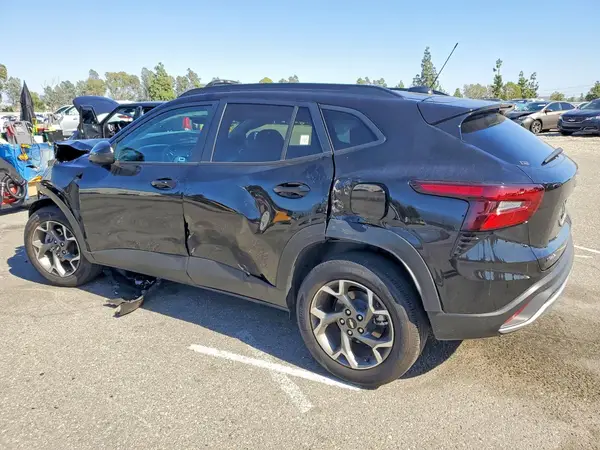 KL77LHEP1SC323966 2025 CHEVROLET TRAX - Image 2