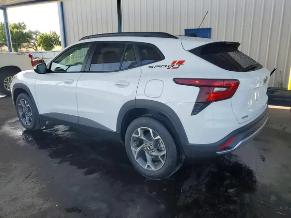 KL77LHEP1SC331615 2025 CHEVROLET TRAX - Image 2