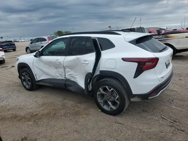 KL77LHEP1SC337284 2025 CHEVROLET TRAX - Image 2