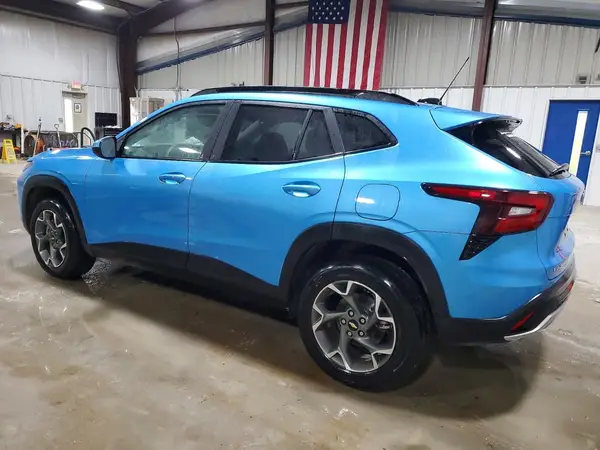 KL77LHEP1TC028528 2026 CHEVROLET TRAX - Image 2