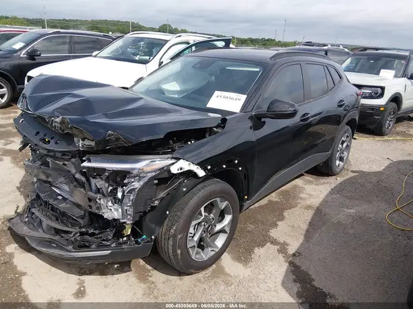 KL77LHEP1TC033776 2026 CHEVROLET TRAX - Image 2