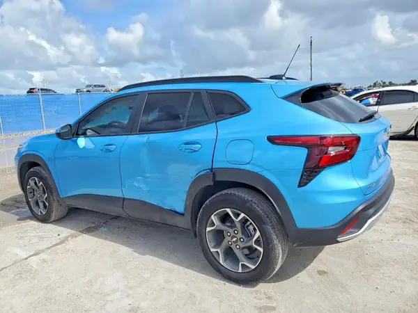 KL77LHEP1TC034748 2026 CHEVROLET TRAX - Image 2
