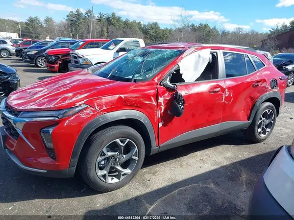 KL77LHEP1TC066700 2026 CHEVROLET TRAX - Image 2