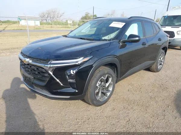 KL77LHEP1TC083206 2026 CHEVROLET TRAX - Image 2