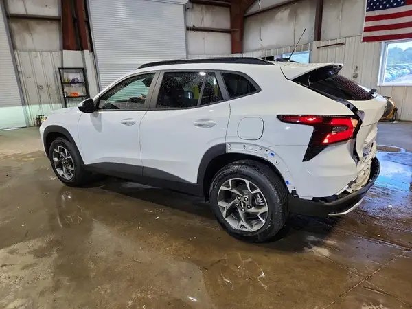 KL77LHEP1TC133490 2026 CHEVROLET TRAX - Image 2
