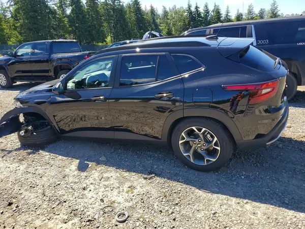 KL77LHEP1TC136230 2026 CHEVROLET TRAX - Image 2