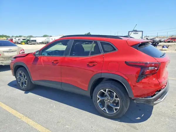 KL77LHEP1TC137605 2026 CHEVROLET TRAX - Image 2