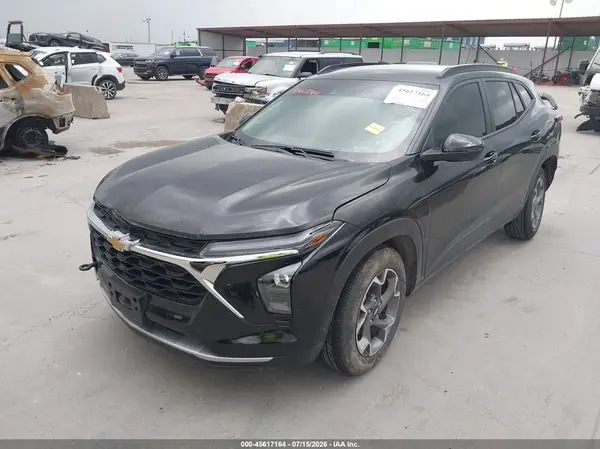 KL77LHEP1TC141492 2026 CHEVROLET TRAX - Image 2