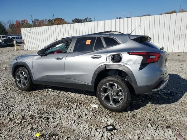 KL77LHEP2SC009159 2025 CHEVROLET TRAX - Image 2