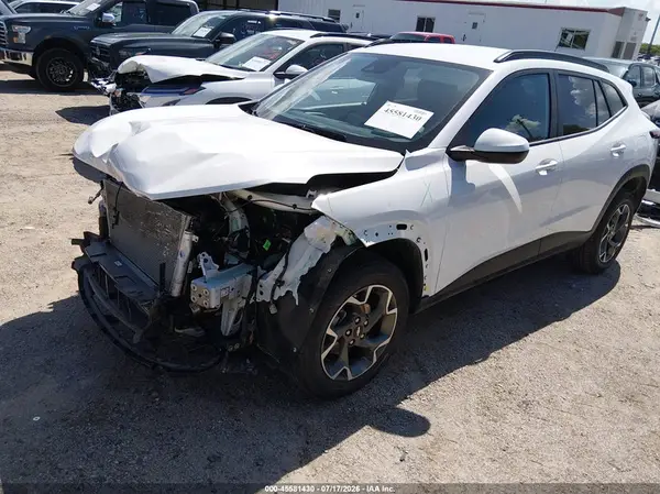KL77LHEP2SC018508 2025 CHEVROLET TRAX - Image 2
