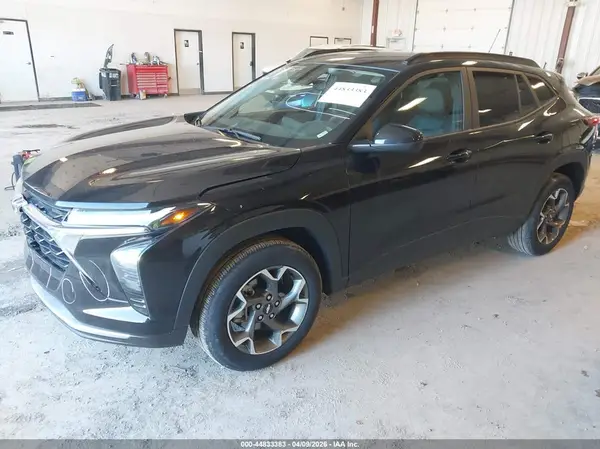 KL77LHEP2SC019920 2025 CHEVROLET TRAX - Image 2