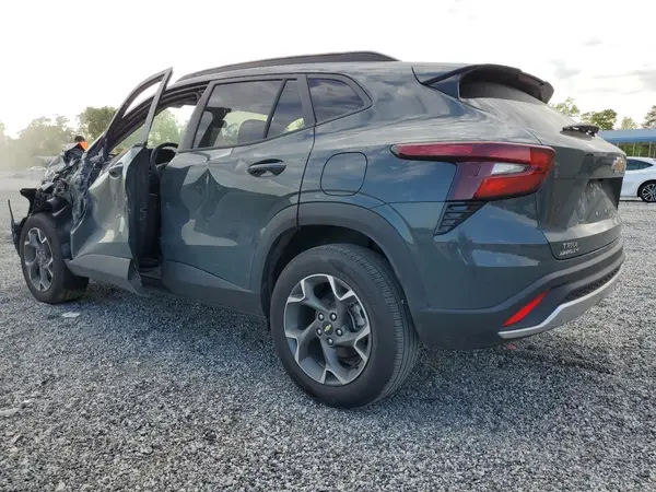KL77LHEP2SC030917 2025 CHEVROLET TRAX - Image 2