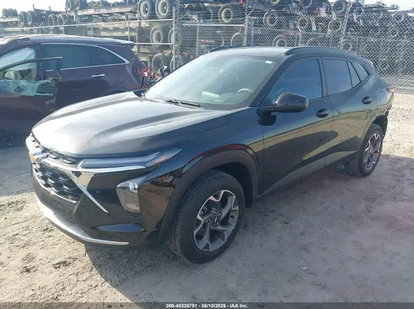 KL77LHEP2SC031730 2025 CHEVROLET TRAX - Image 2