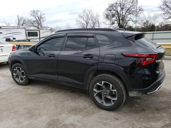 KL77LHEP2SC043442 2025 CHEVROLET TRAX - Image 2