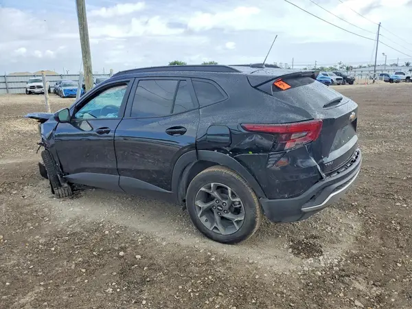 KL77LHEP2SC044140 2025 CHEVROLET TRAX - Image 2