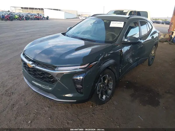 KL77LHEP2SC051749 2025 CHEVROLET TRAX - Image 2