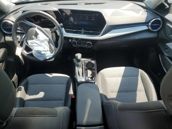 KL77LHEP2SC063089 2025 CHEVROLET TRAX - Image 8
