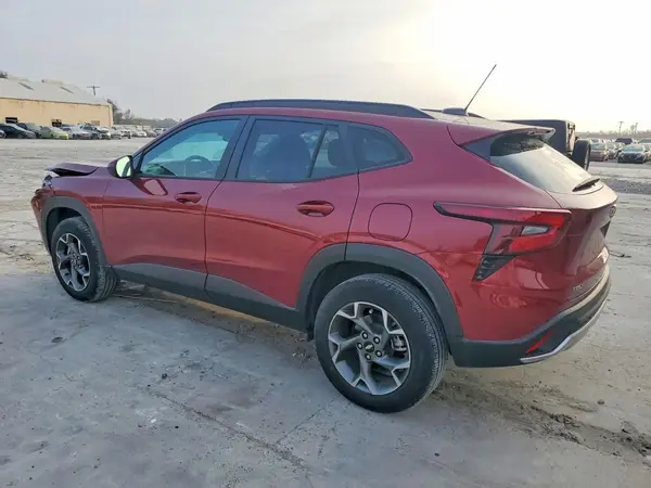 KL77LHEP2SC078336 2025 CHEVROLET TRAX - Image 2