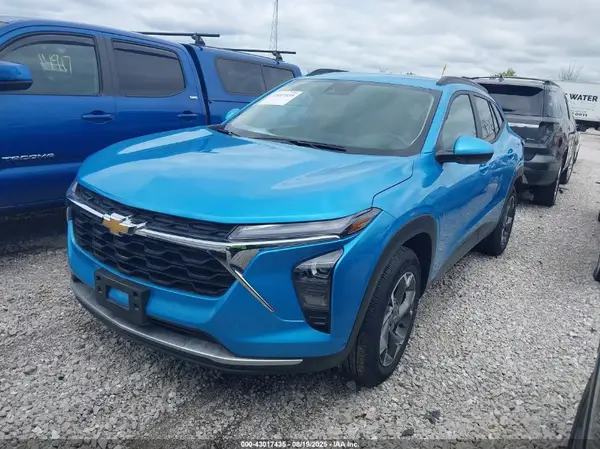 KL77LHEP2SC079650 2025 CHEVROLET TRAX - Image 2