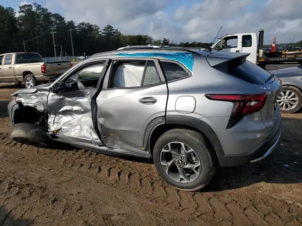 KL77LHEP2SC098361 2025 CHEVROLET TRAX - Image 2
