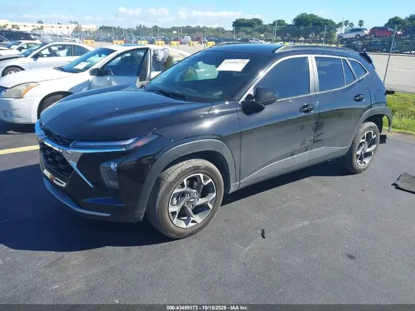KL77LHEP2SC098862 2025 CHEVROLET TRAX - Image 2