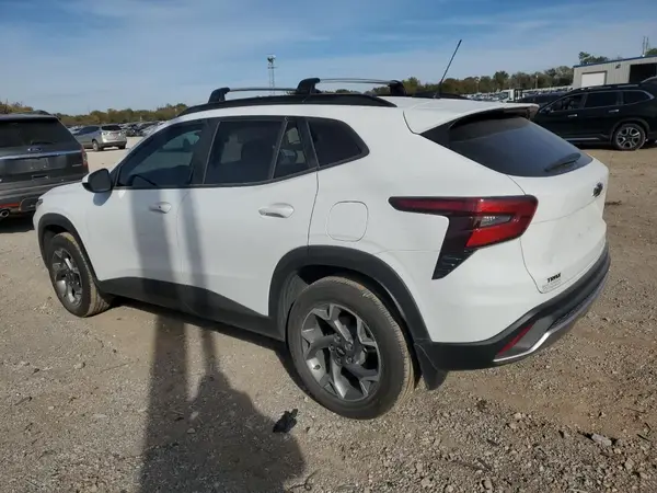 KL77LHEP2SC101551 2025 CHEVROLET TRAX - Image 2