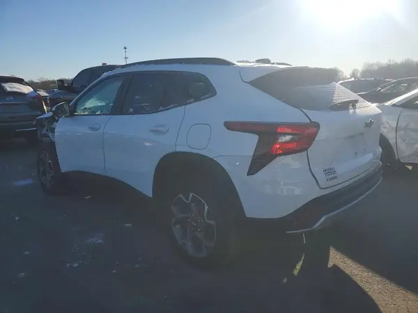KL77LHEP2SC115076 2025 CHEVROLET TRAX - Image 2