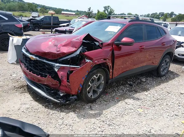 KL77LHEP2SC120200 2025 CHEVROLET TRAX - Image 2
