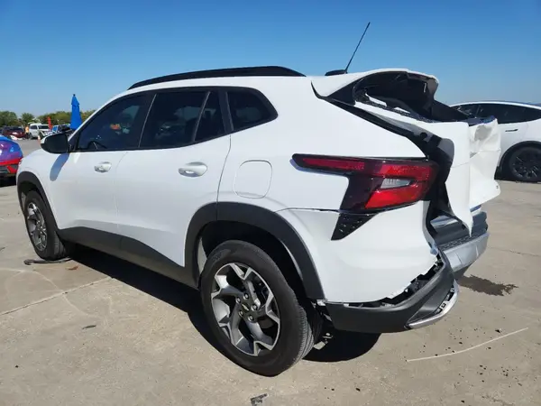 KL77LHEP2SC138146 2025 CHEVROLET TRAX - Image 2