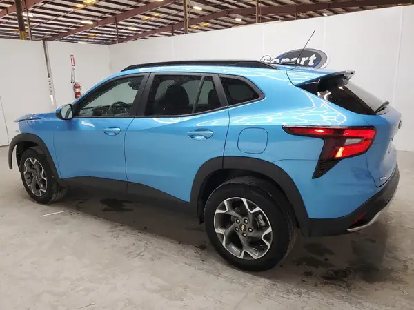 KL77LHEP2SC143010 2025 CHEVROLET TRAX - Image 2