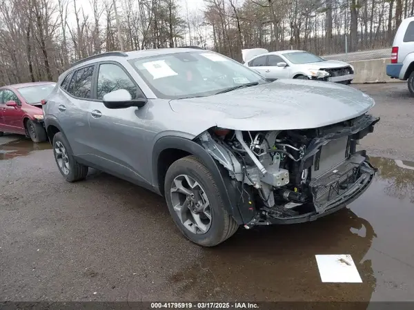 KL77LHEP2SC145792 2025 CHEVROLET TRAX - Image 1