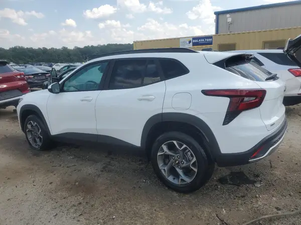 KL77LHEP2SC147736 2025 CHEVROLET TRAX - Image 2
