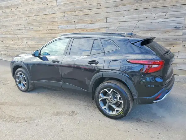 KL77LHEP2SC150460 2025 CHEVROLET TRAX - Image 2