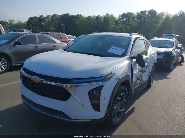 KL77LHEP2SC158073 2025 CHEVROLET TRAX - Image 2