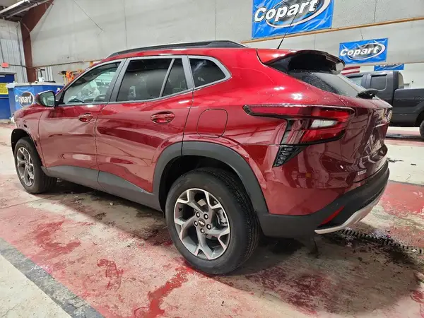 KL77LHEP2SC160308 2025 CHEVROLET TRAX - Image 2