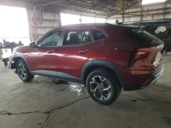 KL77LHEP2SC186696 2025 CHEVROLET TRAX - Image 2