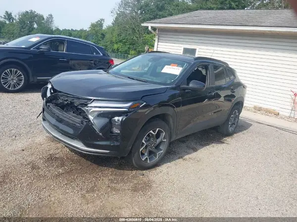 KL77LHEP2SC187721 2025 CHEVROLET TRAX - Image 2