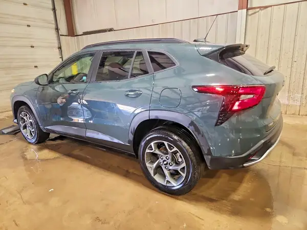 KL77LHEP2SC188142 2025 CHEVROLET TRAX - Image 2
