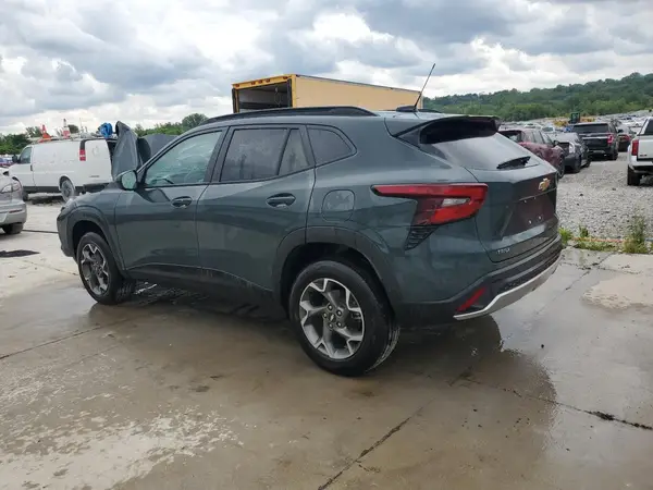 KL77LHEP2SC189565 2025 CHEVROLET TRAX - Image 2
