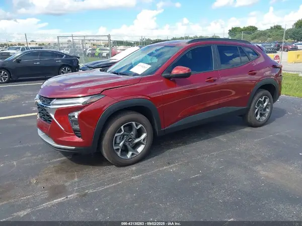 KL77LHEP2SC204226 2025 CHEVROLET TRAX - Image 2