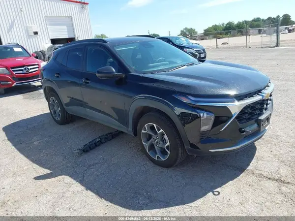 KL77LHEP2SC213704 2025 CHEVROLET TRAX - Image 1